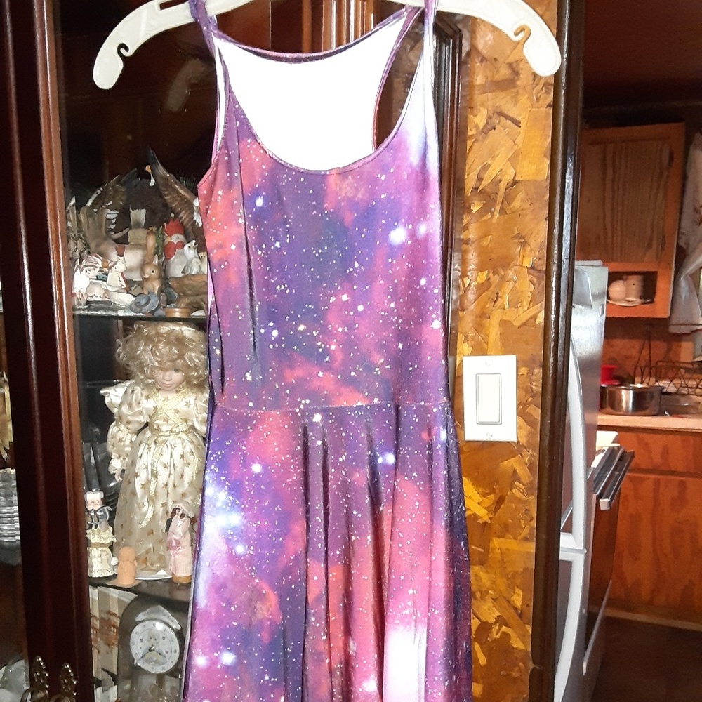 Cute short galaxy dress! Size small fits your body